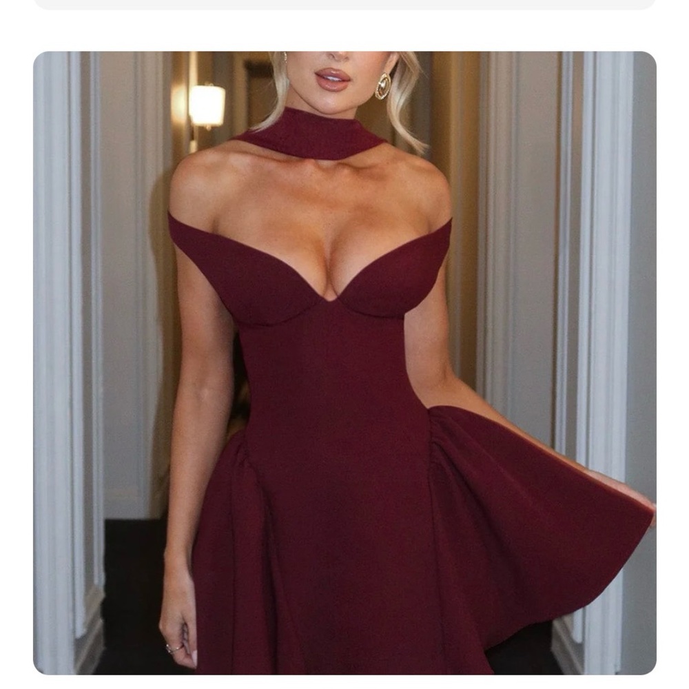 Chic Strapless Burgundy Dress